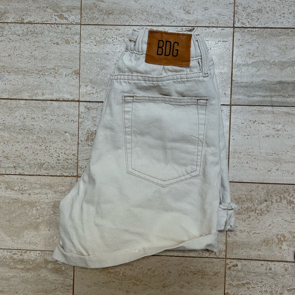 BDG High-Waisted Denim Shorts (Off-White - M) - Picture 3 of 3